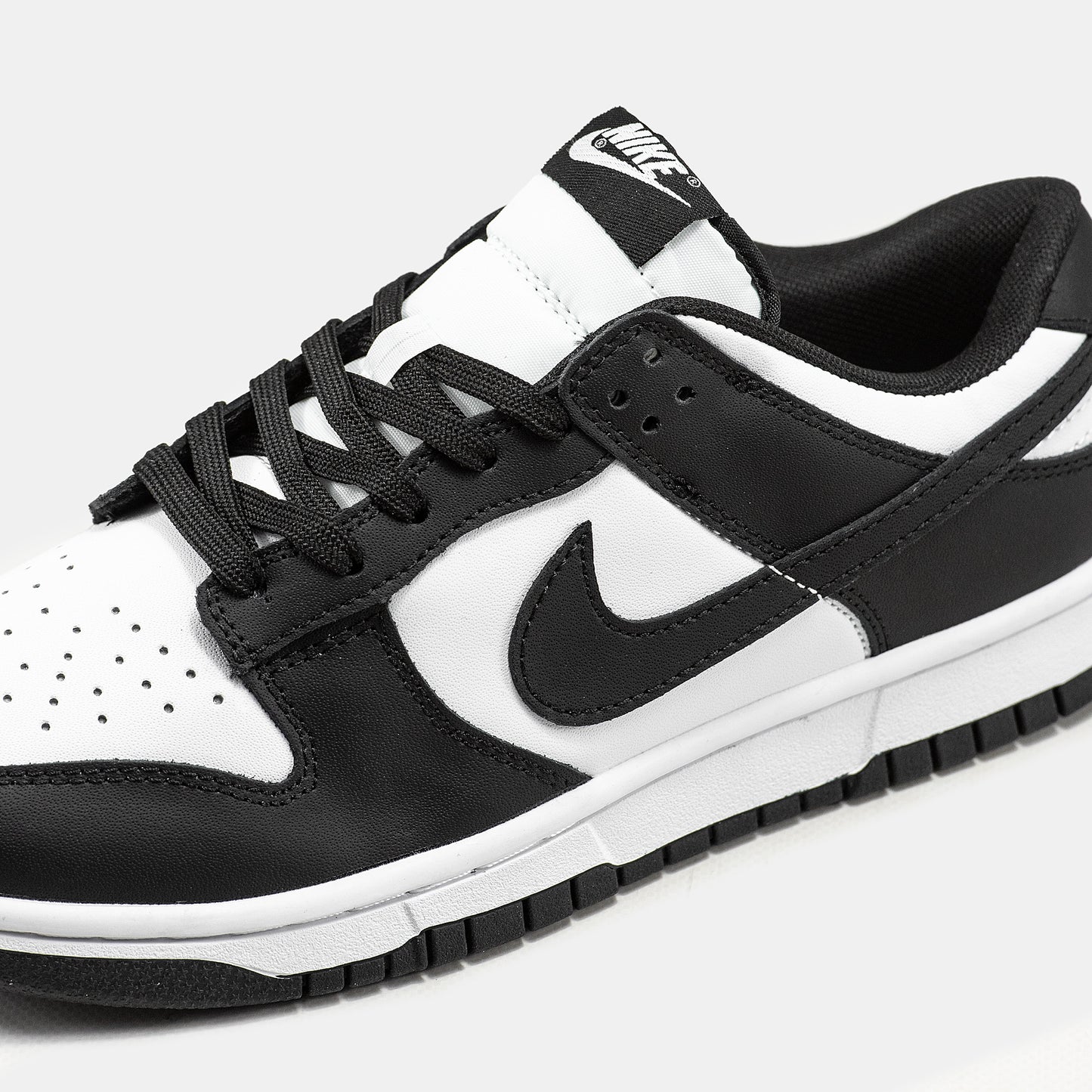 Nike SB Dunk Low Panda