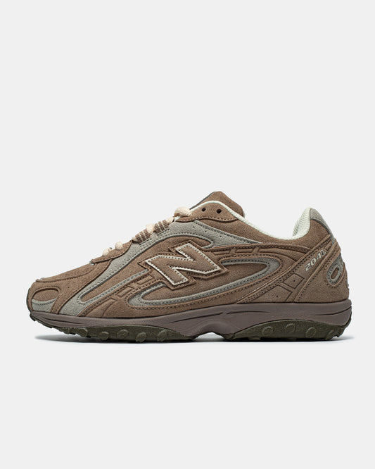 New Balance 204L ‚Mushroom Arid Stone‘