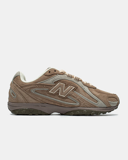 New Balance 204L ‚Mushroom Arid Stone‘