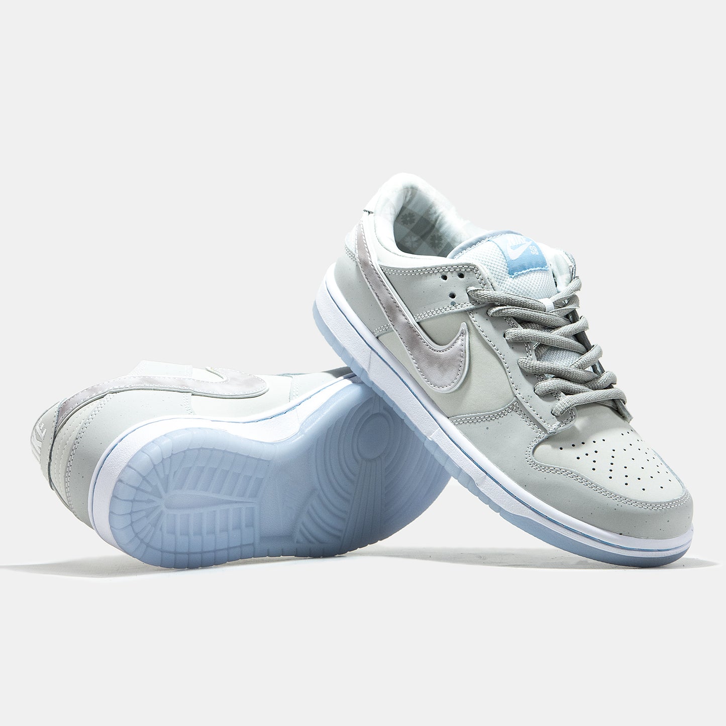 Nike SB Dunk Low White Lobster