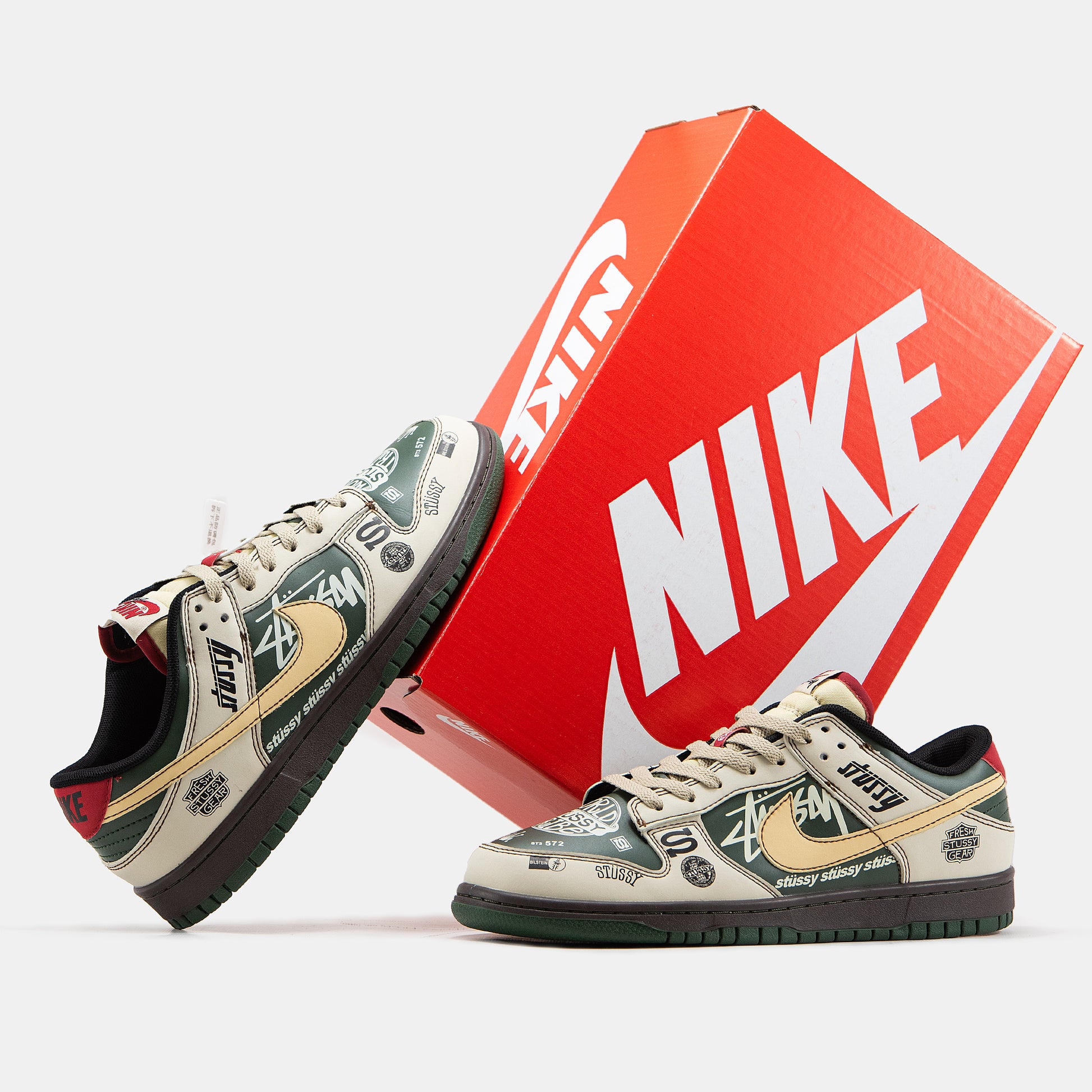 Nike SB Dunk Low x Stussy