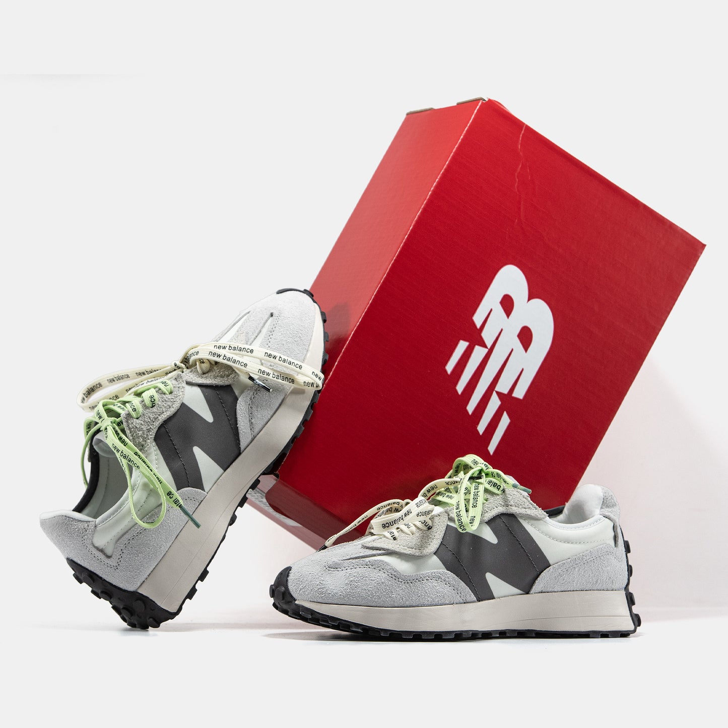 New Balance 327