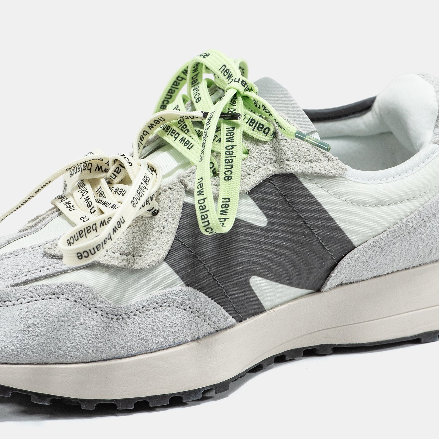 New Balance 327
