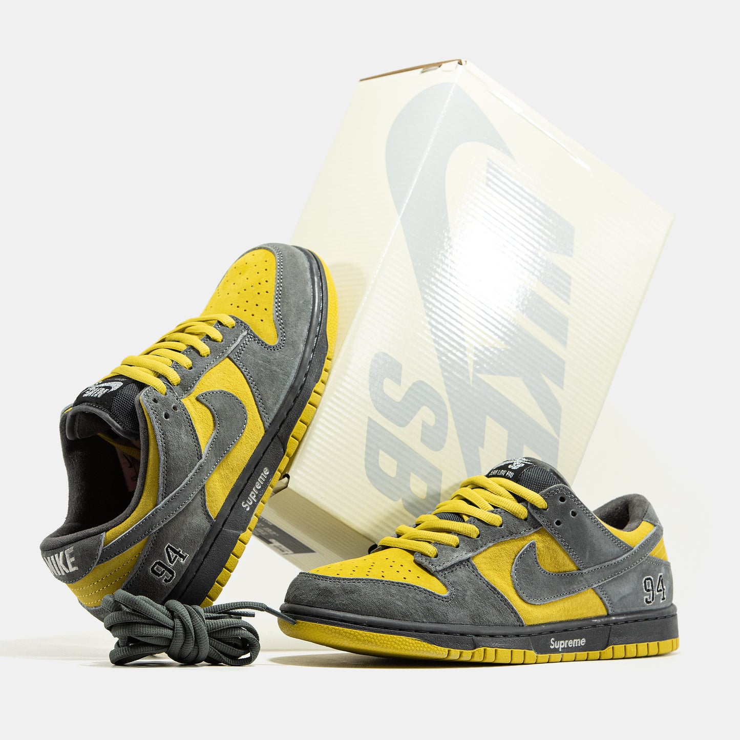 Nike SB Dunk Low x Supreme