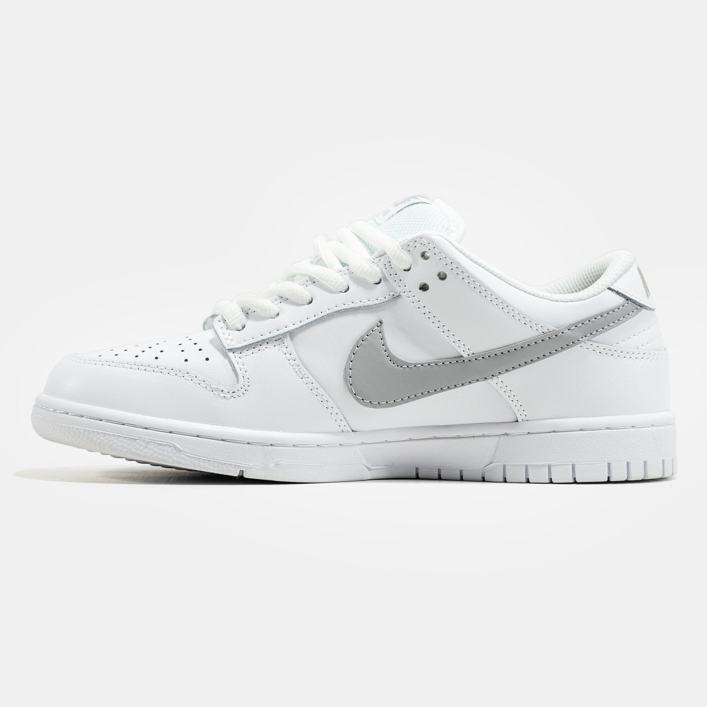 Nike SB Dunk Low x Supreme