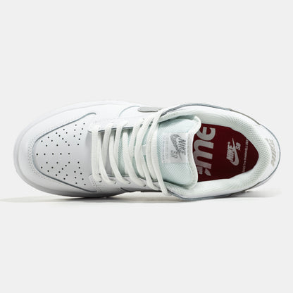 Nike SB Dunk Low x Supreme