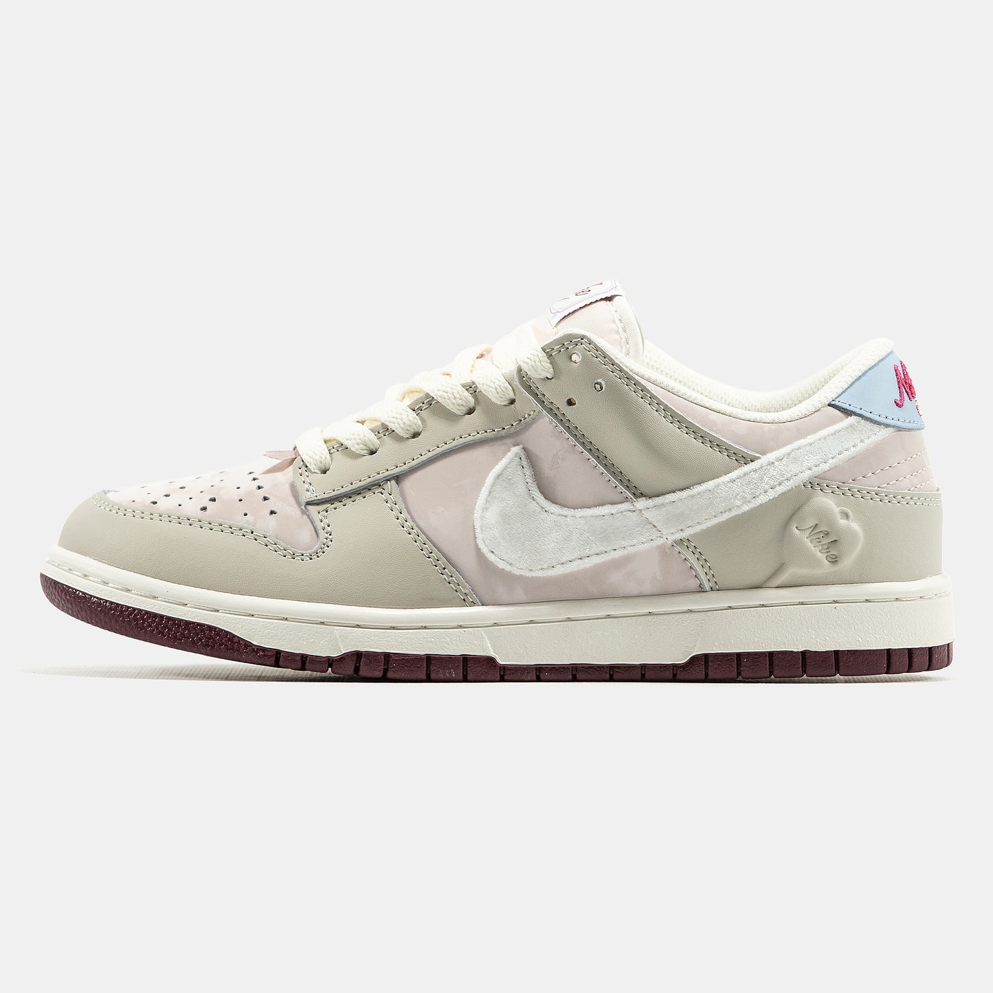 Nike SB Dunk Low “Valentine’s Day”