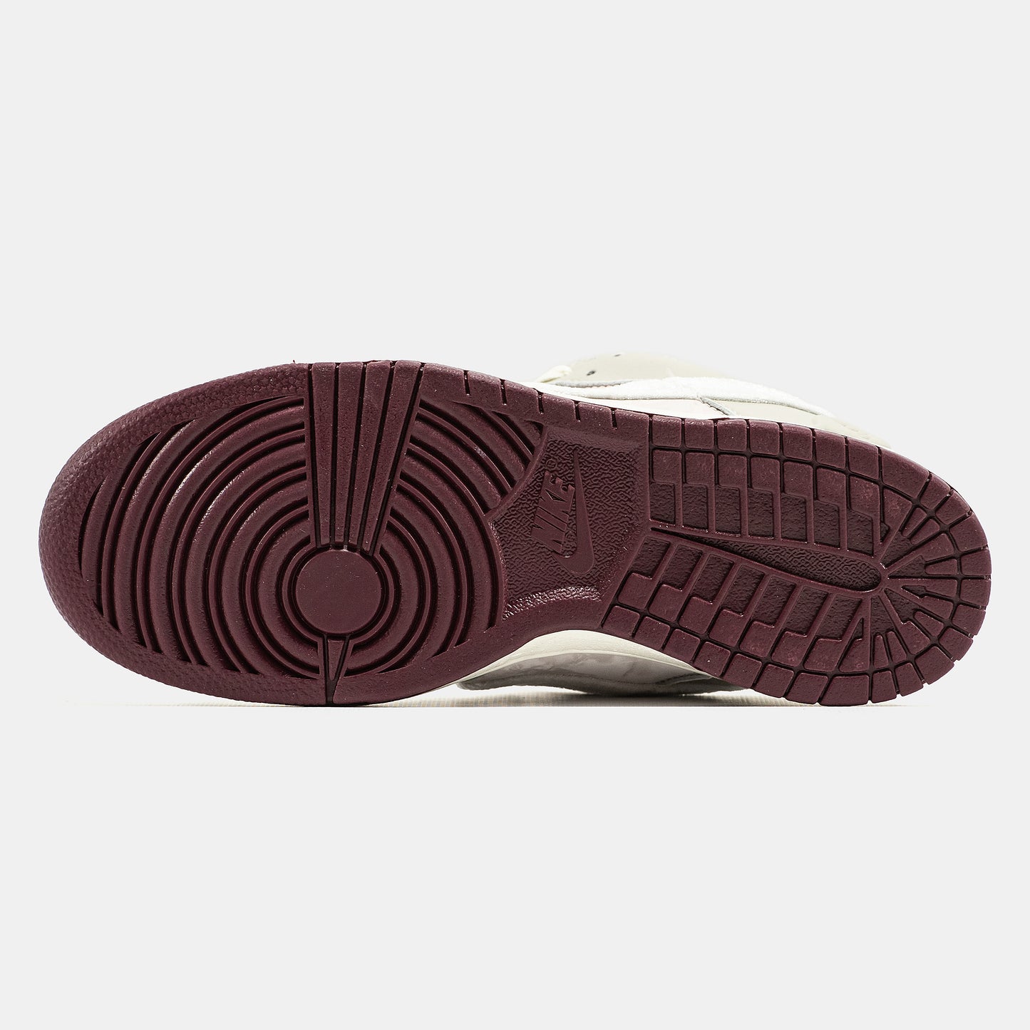 Nike SB Dunk Low “Valentine’s Day”