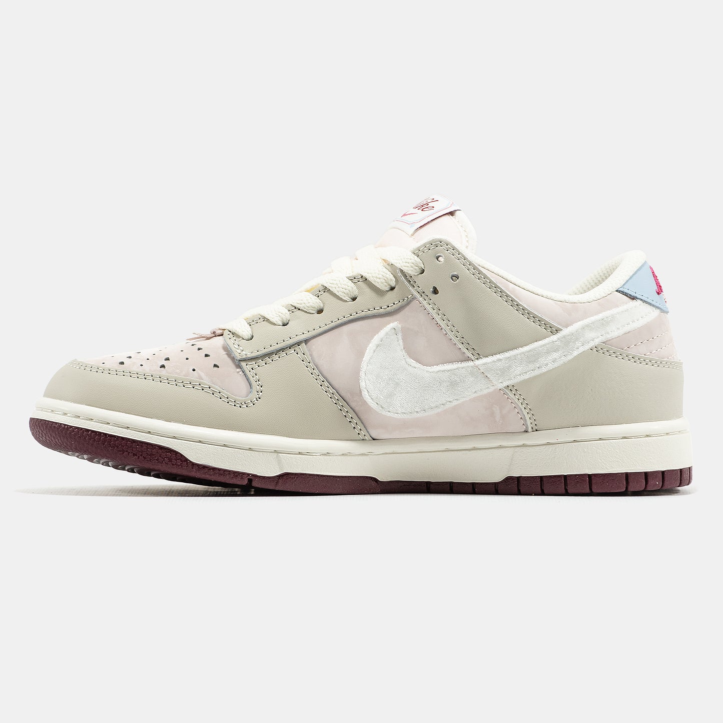 Nike SB Dunk Low “Valentine’s Day”