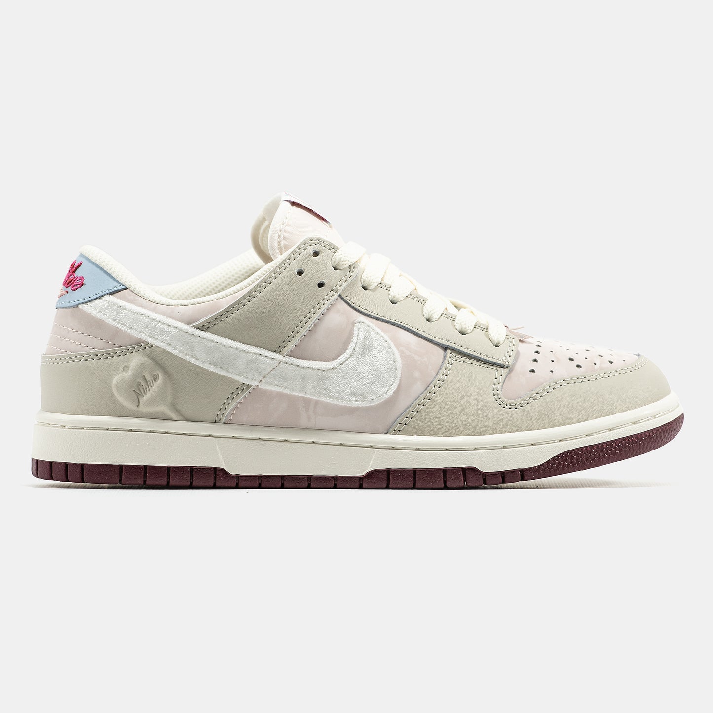Nike SB Dunk Low “Valentine’s Day”