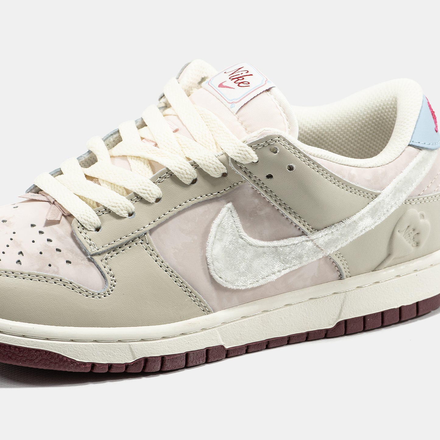 Nike SB Dunk Low “Valentine’s Day”