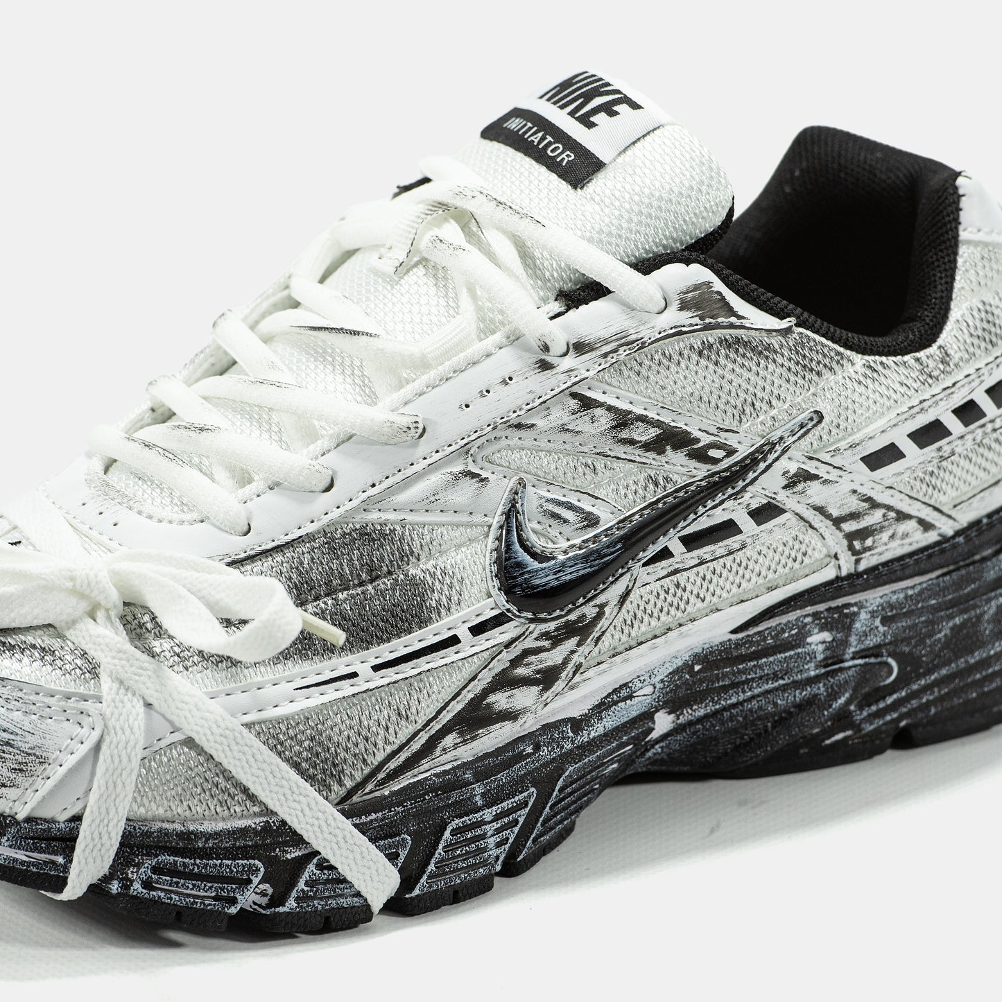 Nike Initiator