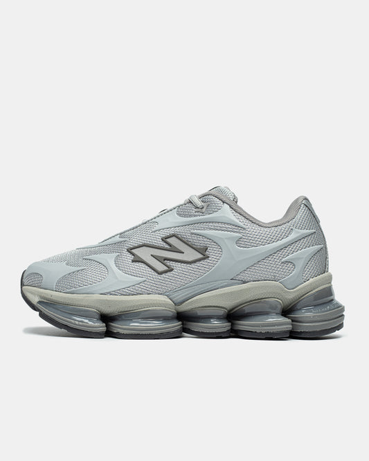 New Balance2000 'Silver Metallic'