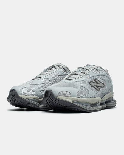 New Balance2000 'Silver Metallic'