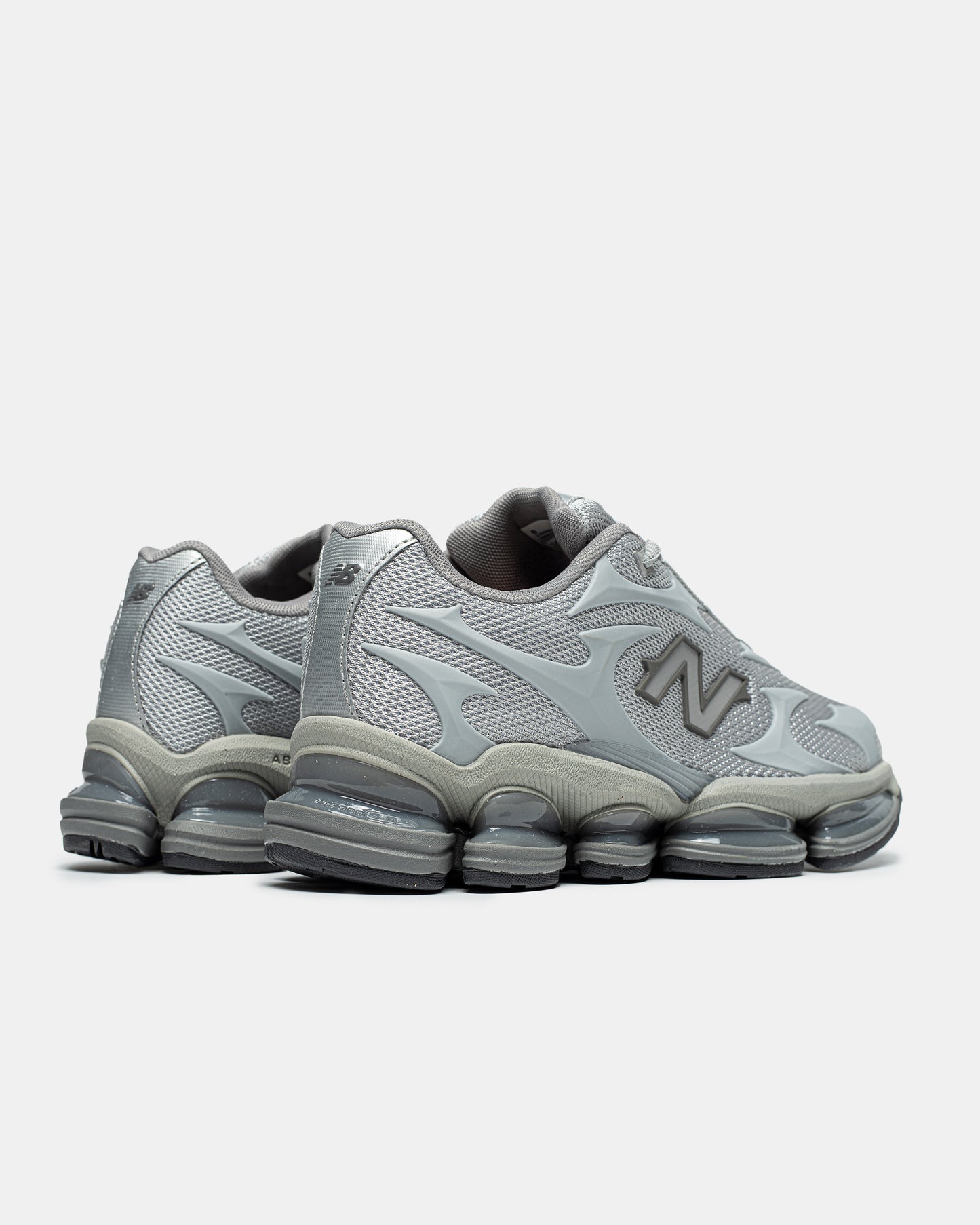 New Balance2000 'Silver Metallic'