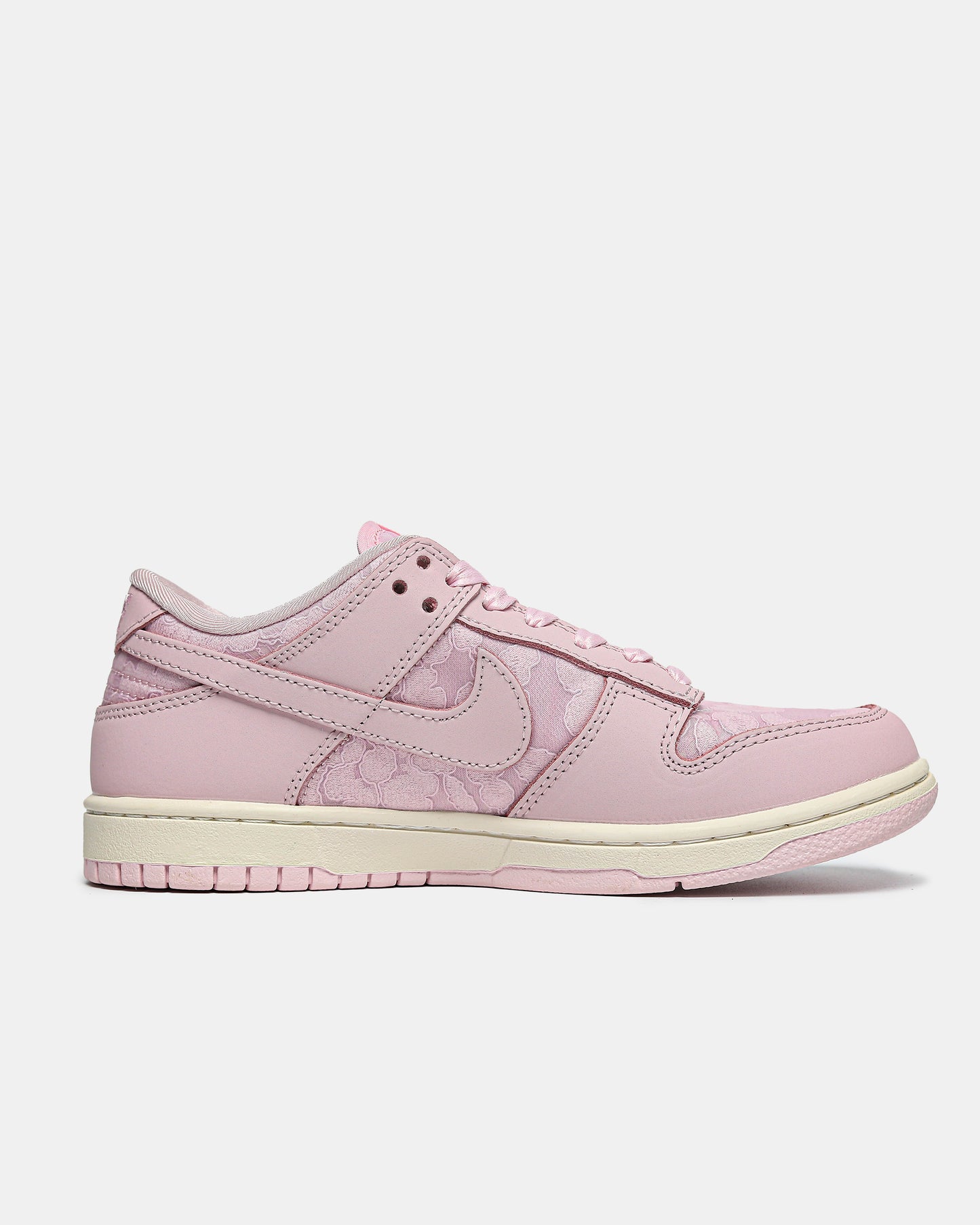 Nike SB Dunk Low WMNS Lace Pack - Regal Pink