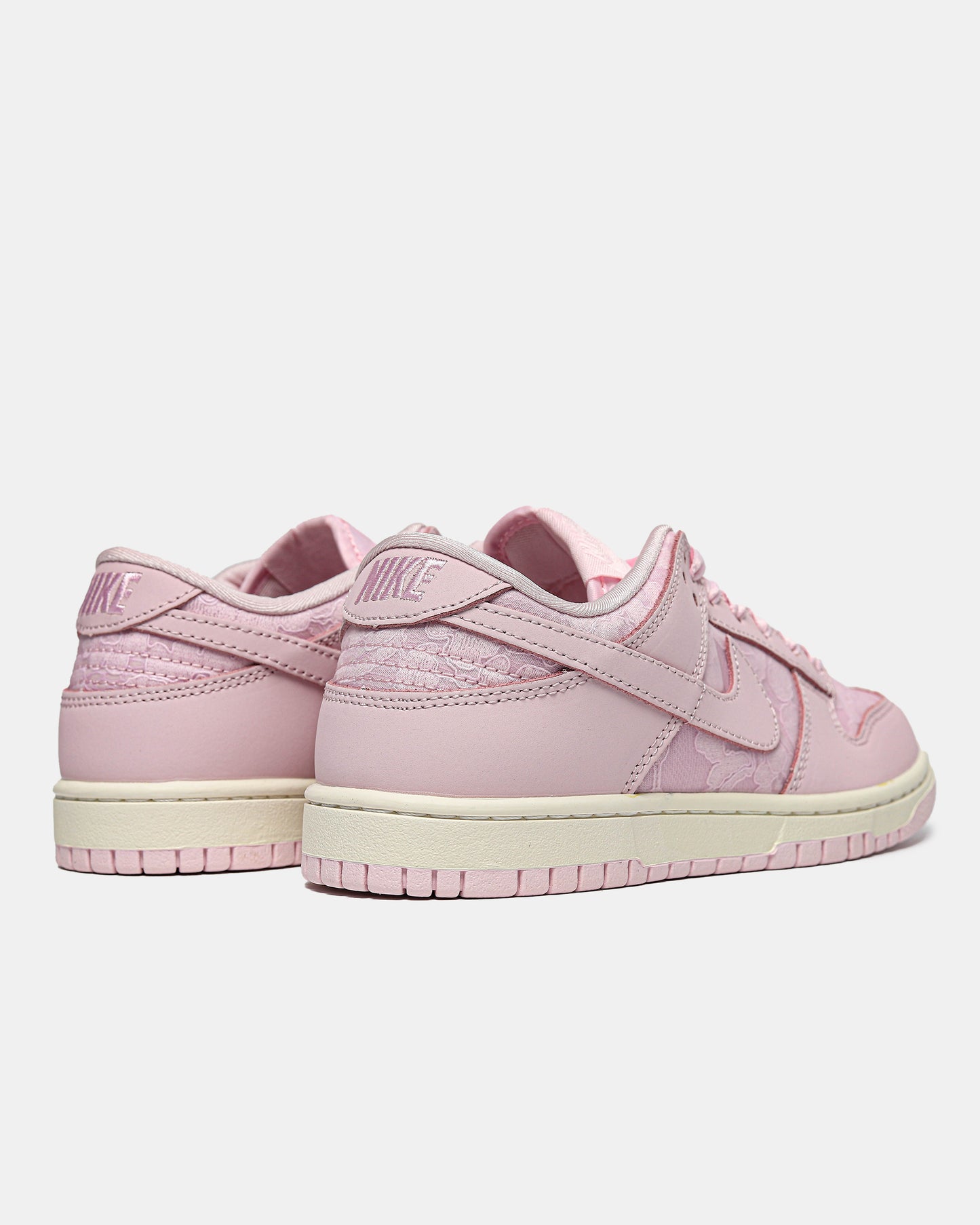 Nike SB Dunk Low WMNS Lace Pack - Regal Pink