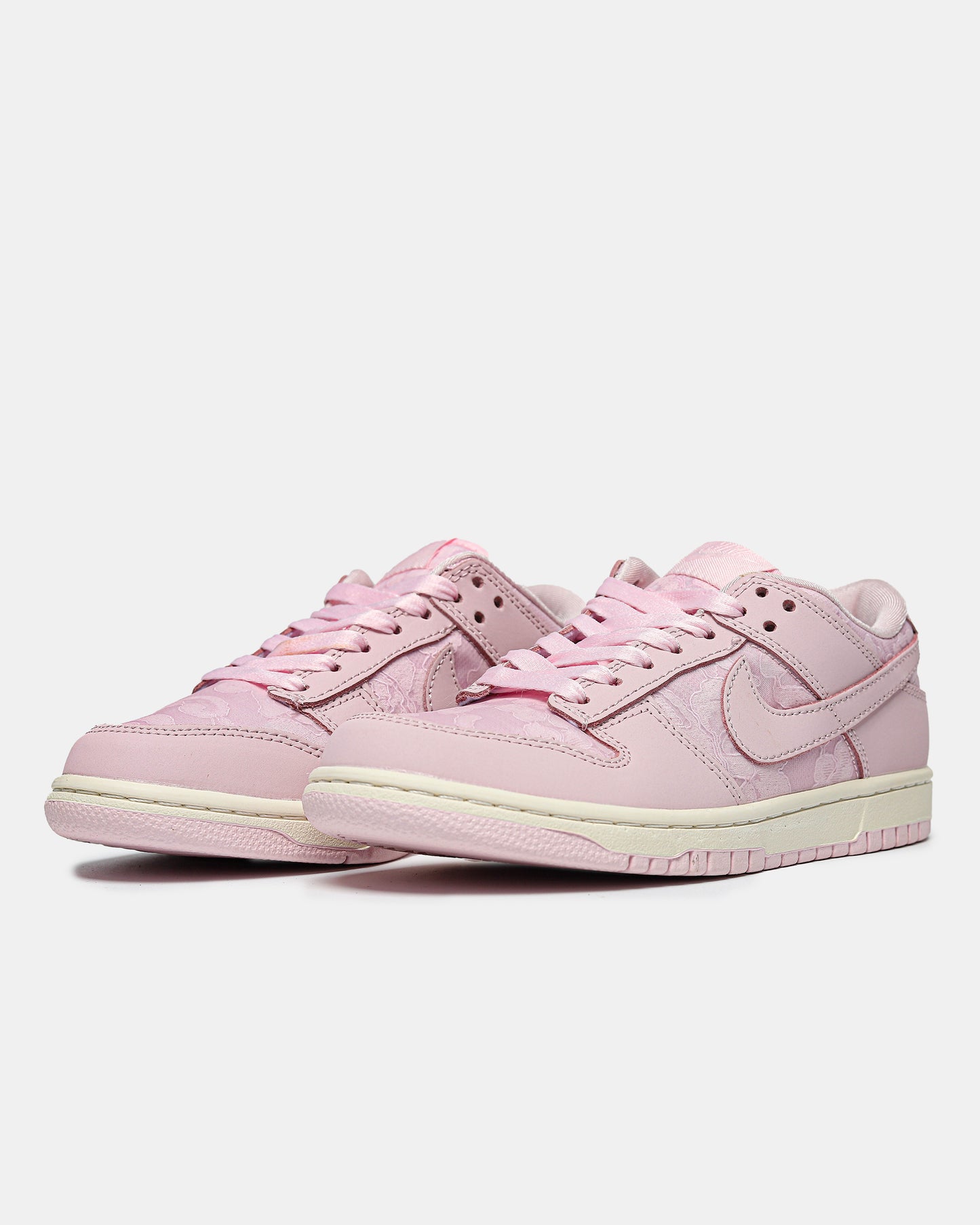 Nike SB Dunk Low WMNS Lace Pack - Regal Pink