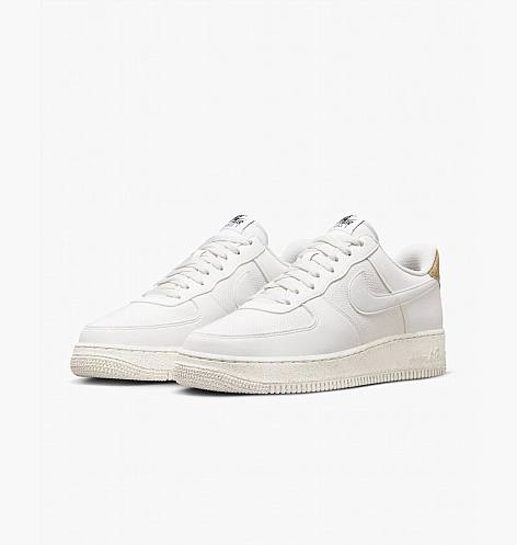 Nike Air Force 1 07 LV8