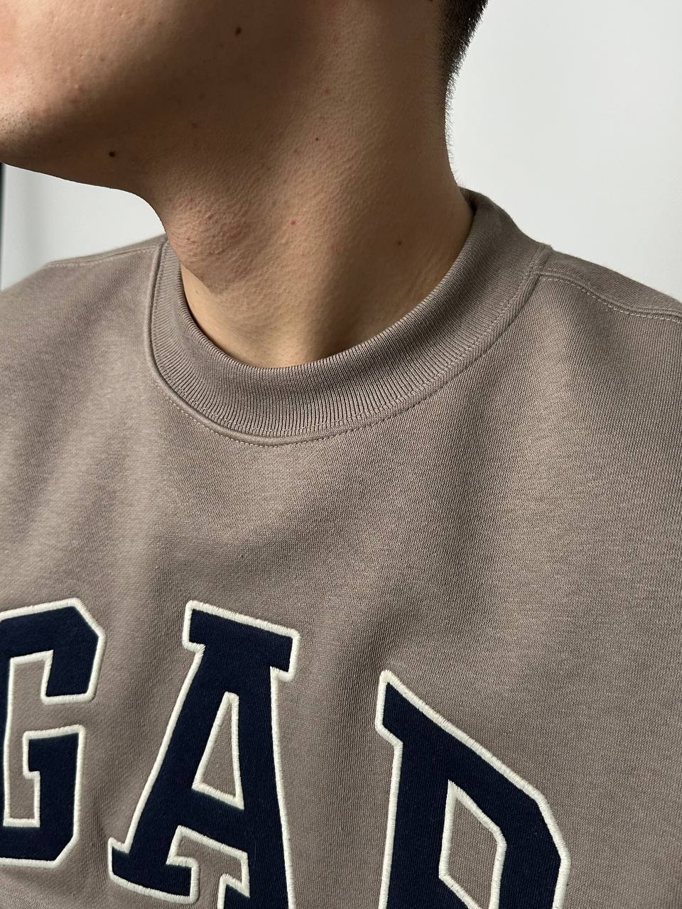 GAP LOGO SWEATSHIRT «COOL BROWN»