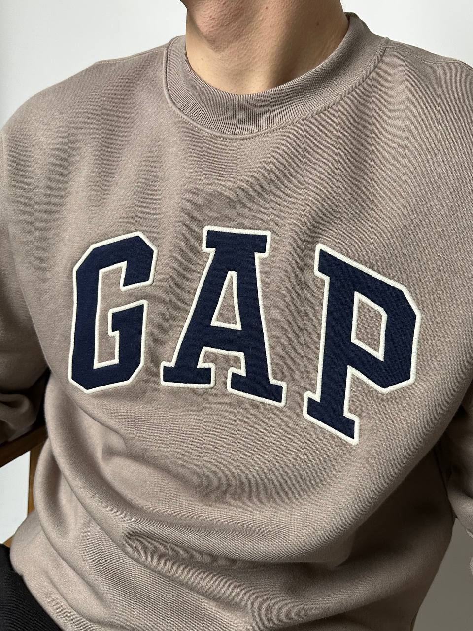 GAP LOGO SWEATSHIRT «COOL BROWN»