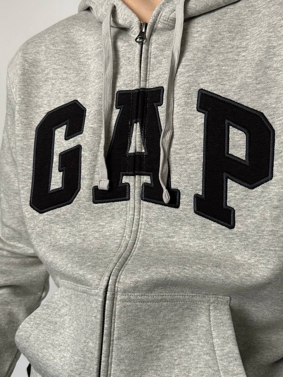 GAP LOGO ZIP FLEECE HOODIE «LIGHT HEATHER GRAY»