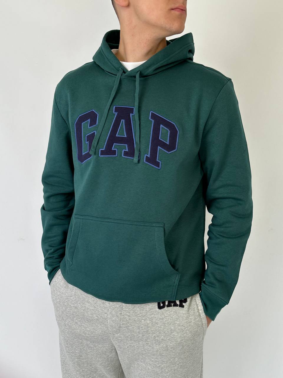 GAP LOGO FLEECE HOODIE «JUNE BUG»