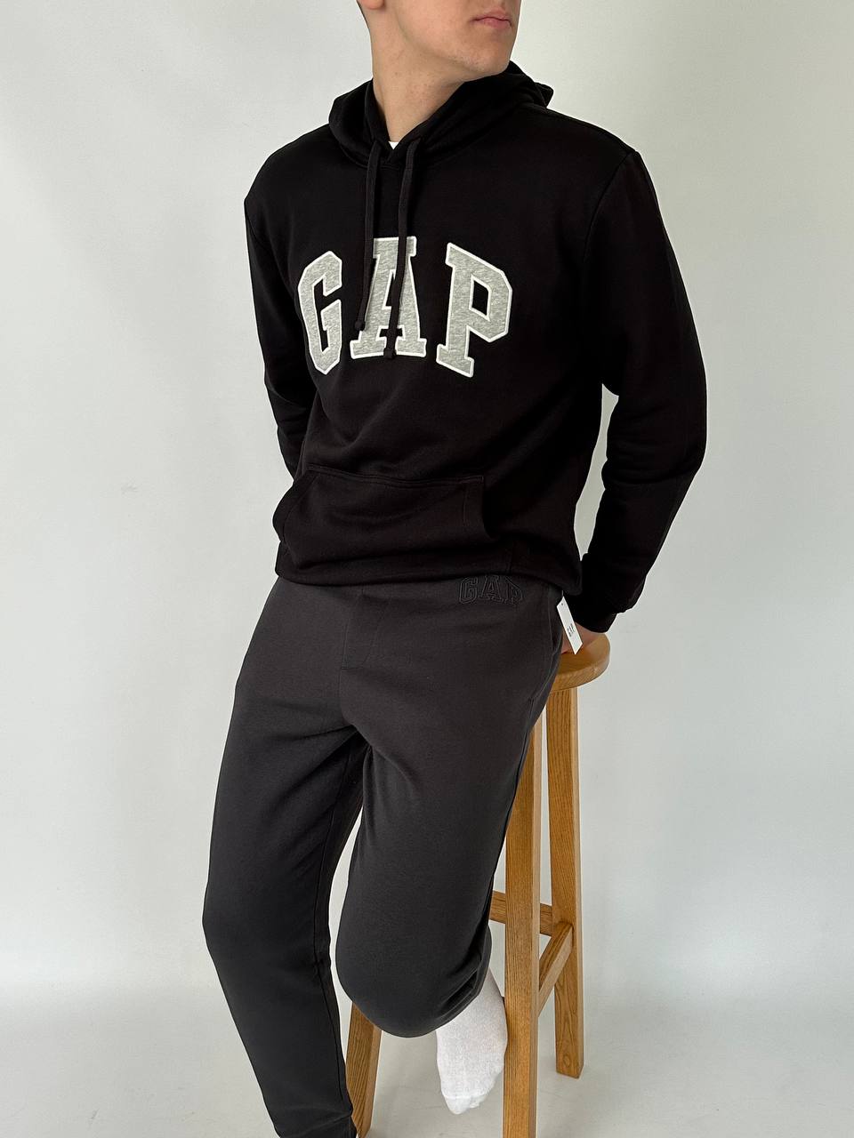 GAP LOGO FLEECE HOODIE «TRUE BLACK»